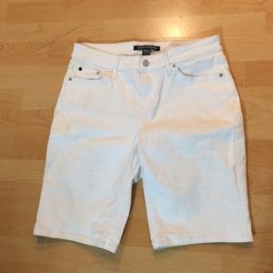Calvin Klein White Bermuda shorts EUC